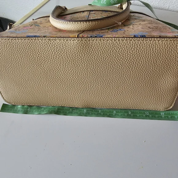 A new bag with tags floral design, kind beige color, - Picture 3 of 10